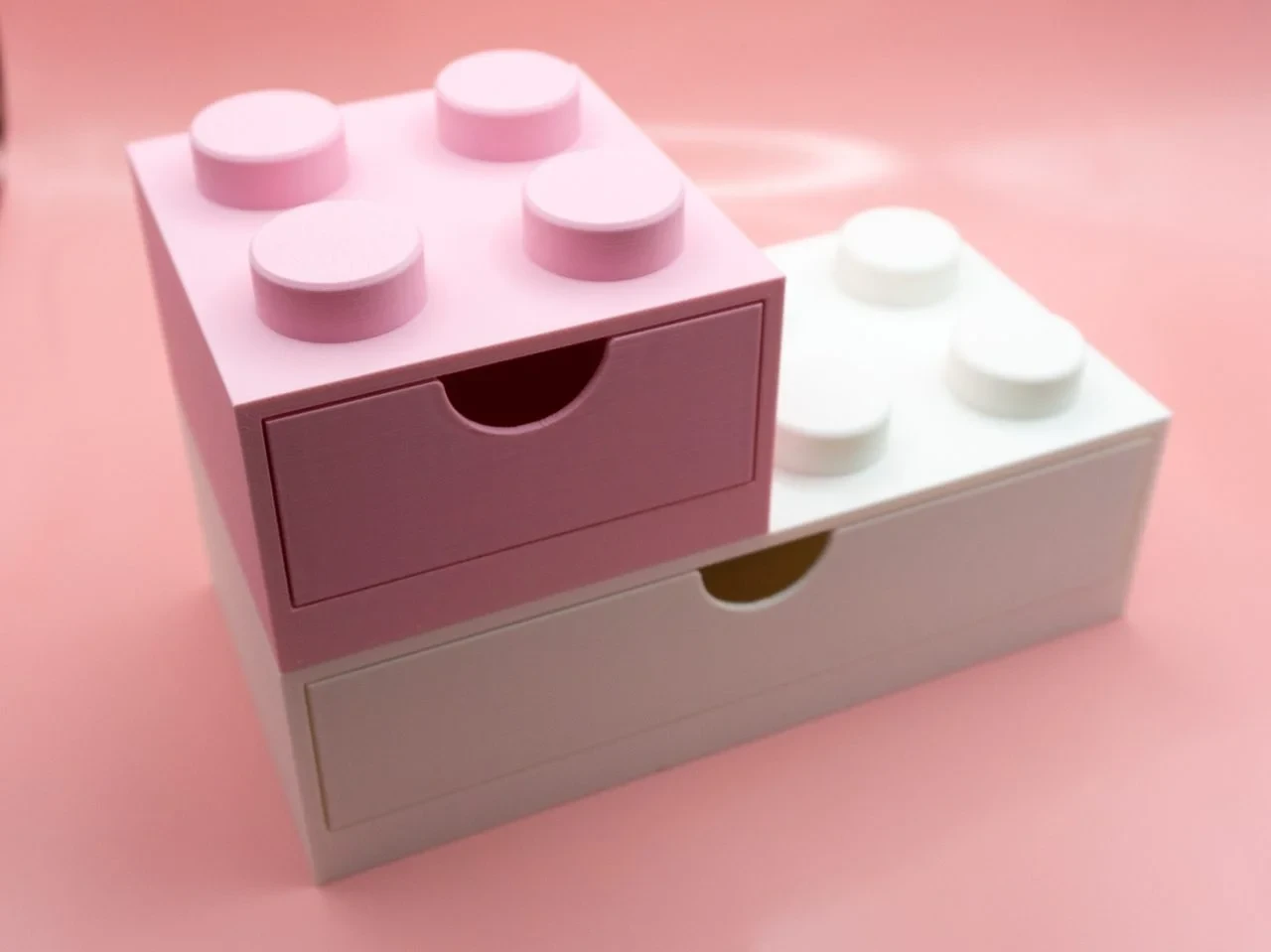 Caja Apilable de Bloques (4x2, Rosa) — en ambiente