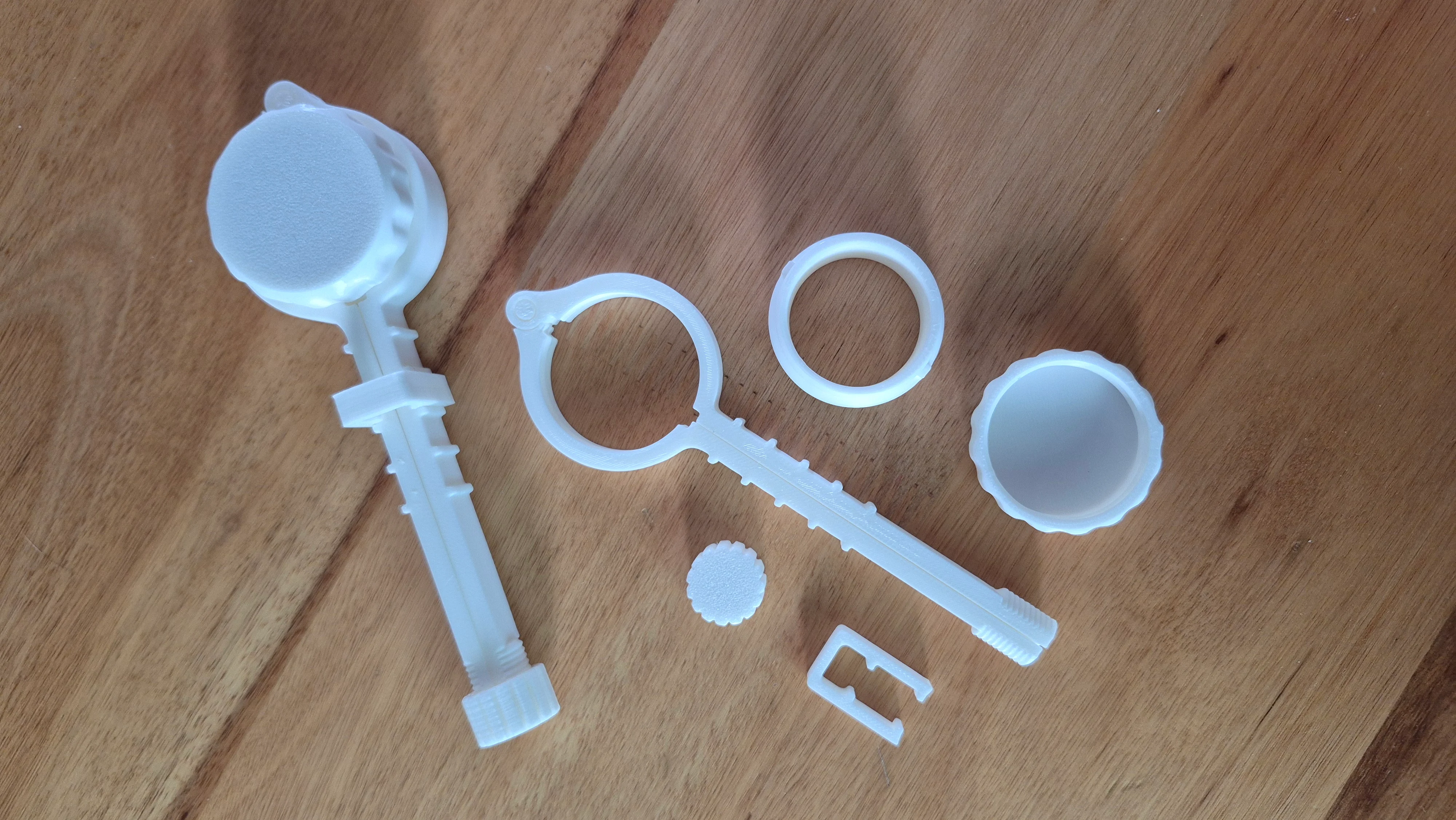 Pack de vertedores con clip para bolsas x2 (Blanco) — en ambiente